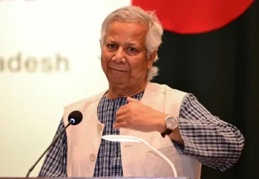 পদত্যাগ করছেন না ড. ইউনূস: রাজনৈতিক দলগুলোর করণীয় কী?