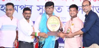 ভারতের মুর্শিদাবাদে বিনামূল্যে চক্ষু পরীক্ষা শিবির ও সাংবাদিকদের পুরস্কার প্রদান
