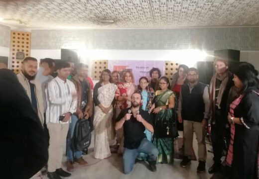 প্যারিসে নাজমুন নেসা পিয়ারিকে সংবর্ধনা