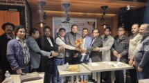 প্রকাশক মাশফিক উল্লাহ তন্ময়কে প্যারিসে সংবর্ধনা