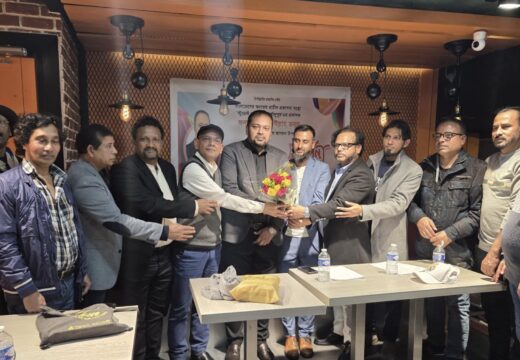প্রকাশক মাশফিক উল্লাহ তন্ময়কে প্যারিসে সংবর্ধনা